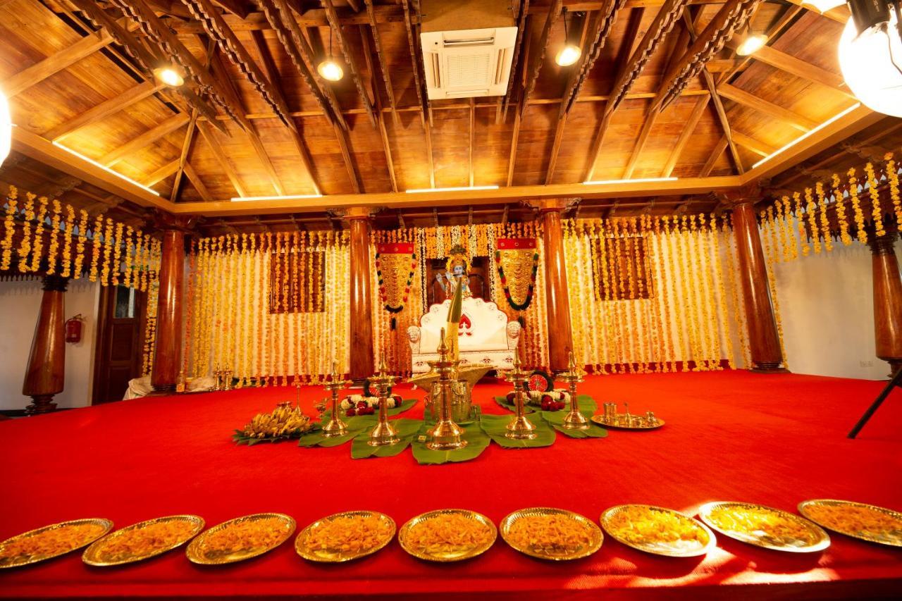 Hotel Guruvayur Darshan Bagian luar foto