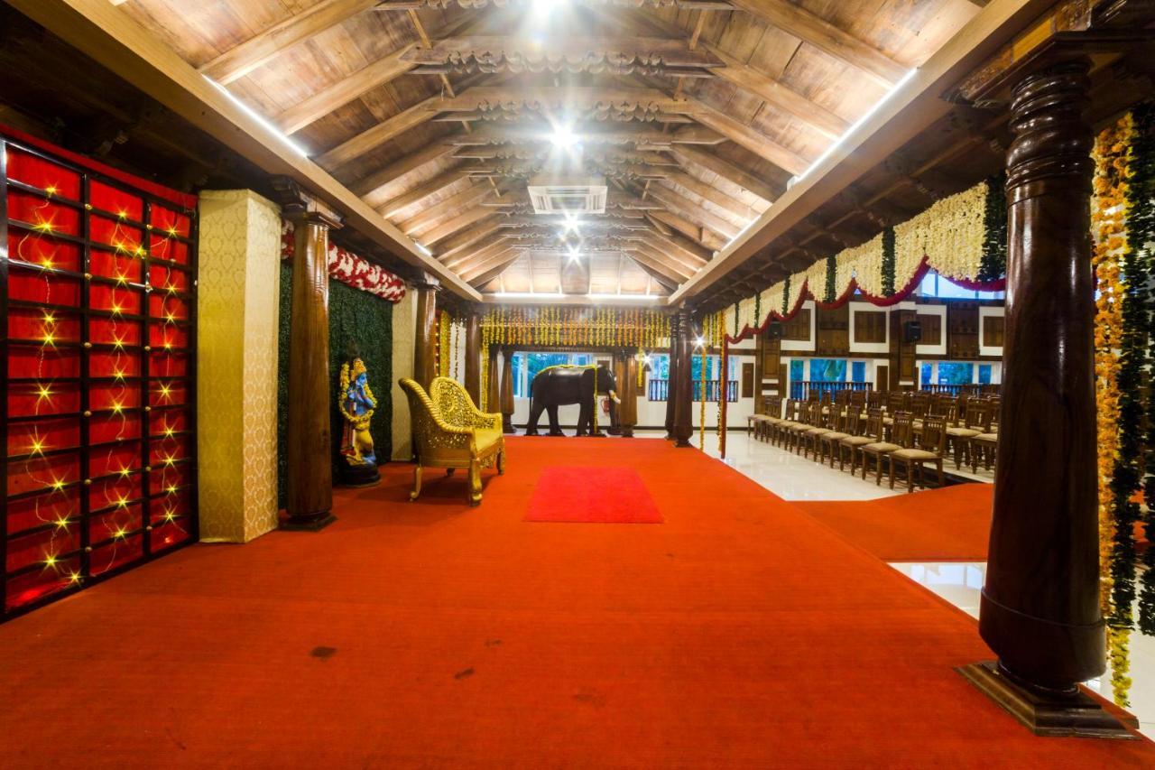 Hotel Guruvayur Darshan Bagian luar foto