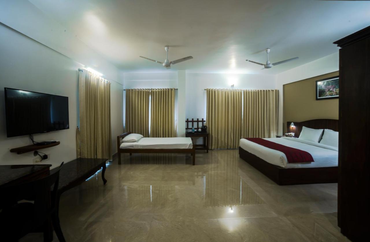 Hotel Guruvayur Darshan Bagian luar foto